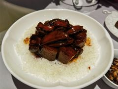 四头鲍鱼红烧肉-屋里厢上海菜馆