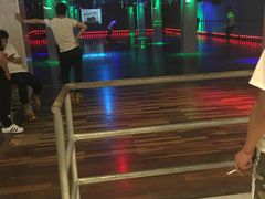 -奔马滚轴溜冰场