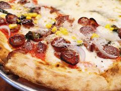 烤肠披萨拼蓝纹芝士披萨-1861意大利餐厅(文化广场店)