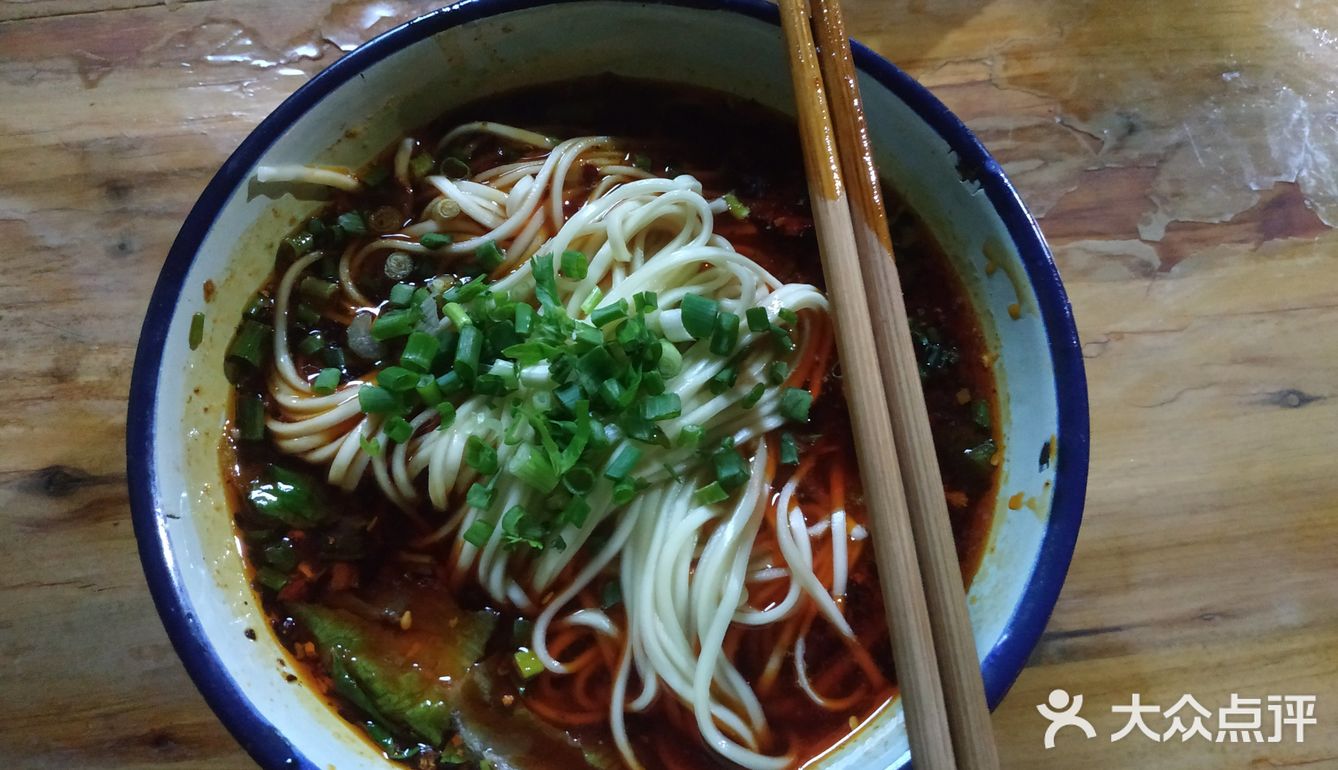 城北生意暴好的晚间小面摊
