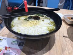 -灵芝妹子海鲜米线(香炉礁山姆店)