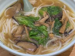 菌菇鸡汤粉-顾一碗馄饨·烧麦(儿童医学中心店)