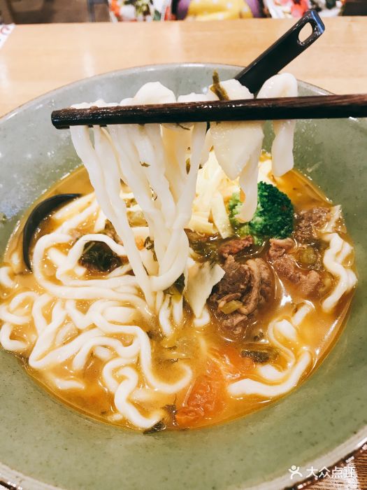 招牌特制雪菜牛腩面