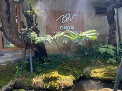 -Chom Cafe and Restaurant