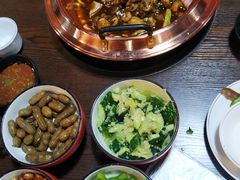 -虾弄弄海派小龙虾·牛羊蝎子火锅