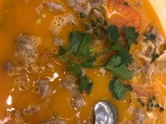 酸辣汤煮雪花牛肉片-皇朝尊会(龙之梦大酒店)