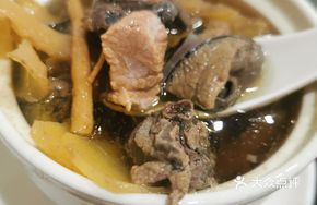 Huai Shan and Goji Chicken Stew