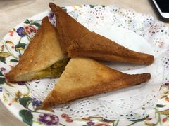 咖喱吞拿鱼角-喜莲咖啡