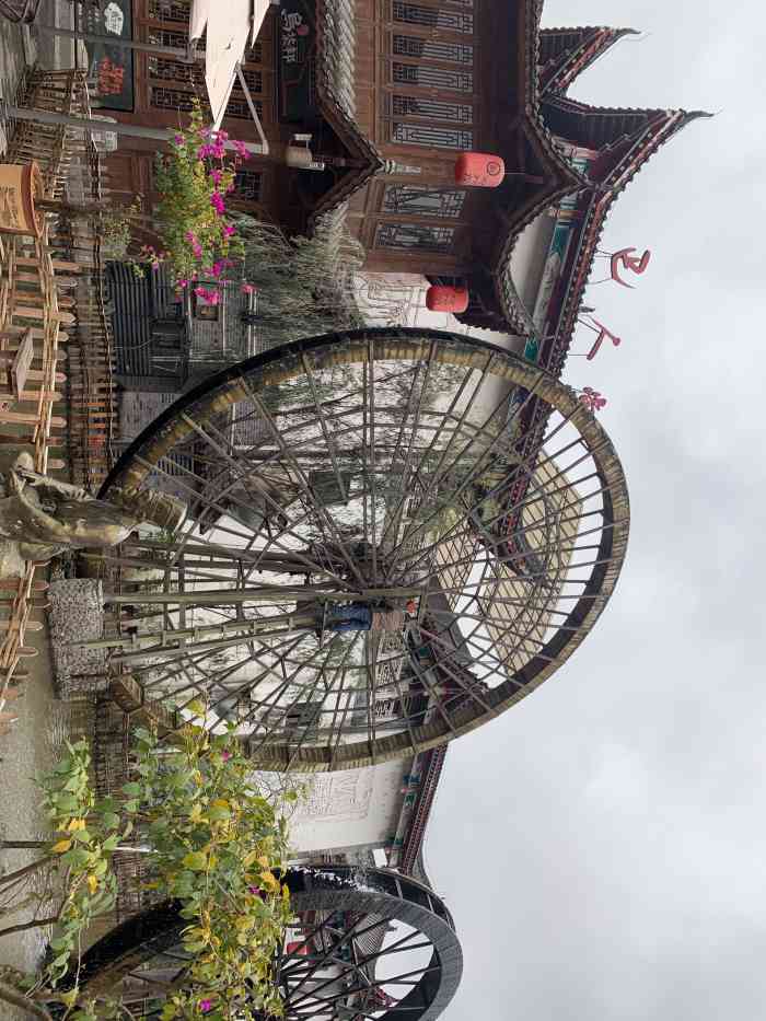 巴人堂-"趁着小假期来到恩施女儿城,建筑风格十分有."-大众点评移动版