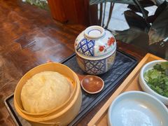 -银米·云南传统过桥米线(双廊黑金冠店)