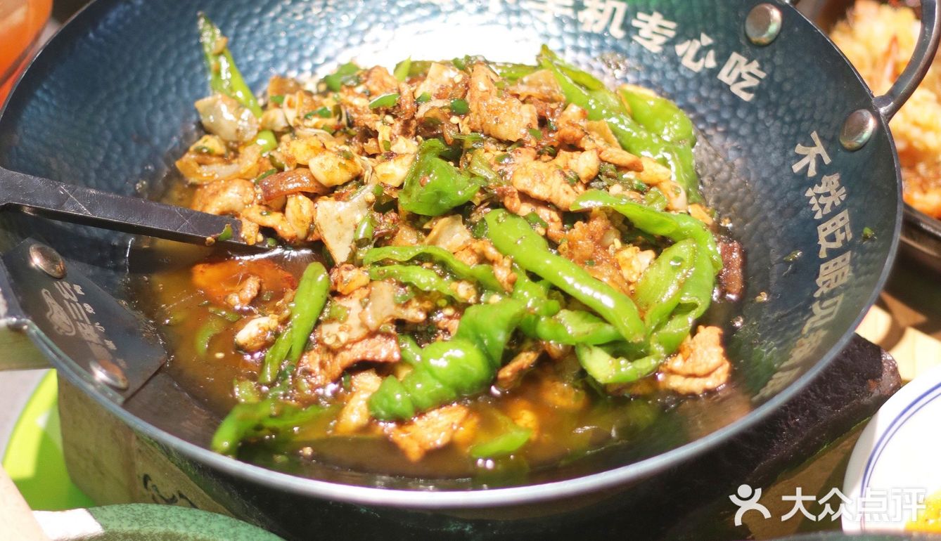 辣椒炒肉吃不烦，就是有点费米饭