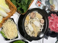 -东椰·海南椰子鸡火锅(朝阳门店)