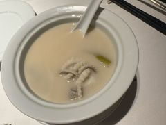 老坛酸菜煮望潮-荣轩(新荣记环球金融中心店)