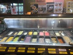 -莓园冰淇淋店
