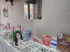 -零度眼镜·宝视友·蔡司依视路(吾悦花街店)