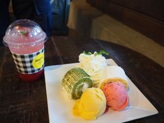 -莓园冰淇淋店