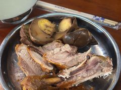 -鸿浩扒猪脚米线