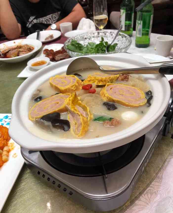 北苑大酒店湘苑食府-"湘菜馆招牌做得很大很到位很显眼,让人看了.
