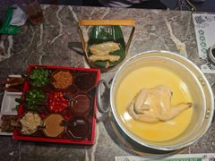 -禄婶鸡煲·打边炉