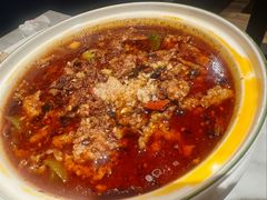 水煮牛肉-渝信川菜 · 川味家常菜(财富购物中心店)