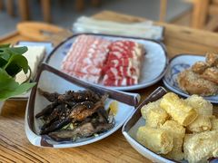 -毛辣果·贵州红酸汤牛肉火锅(西单店)
