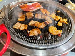 -围炉肉舍•炭烤活鳗•丹东海鲜烤肉(步行街店)