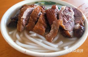 Braised Goose and Pork Ribs with Rice Noodles