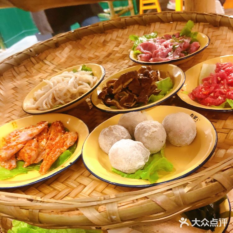 听朋友说附近新开的店   还有优惠哦
