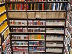 -钟书阁(群光广场店)