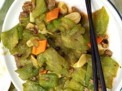 苦瓜炒牛肉-巨元河鲜酒楼·清远特色菜名店(英德店)