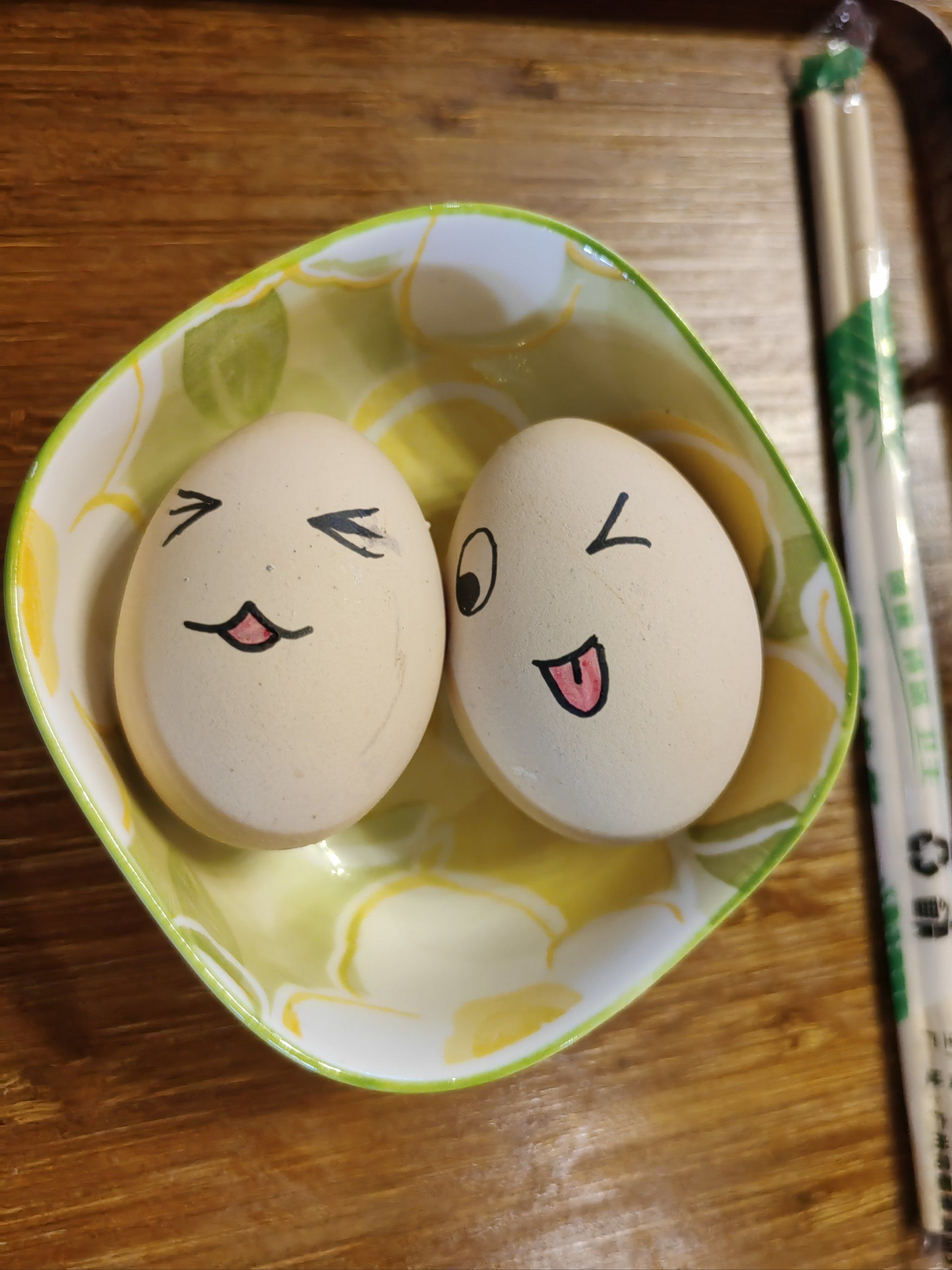 一对可爱的鸡蛋