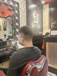 -东方先生国潮男士理发馆