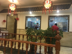 大堂-盛元盛居传统炭火锅(绿园店)