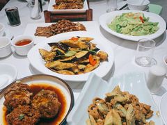 鸭蛋黄狮子头-梅飞酒家(名辉豪庭店)