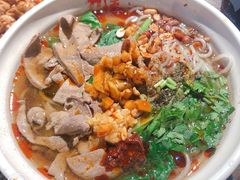 -爆炸头阿姨小四川正宗川味小吃(无任何分店)