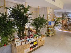 -新华里咖啡书吧(新华书店小寨店)