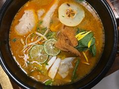 -银米·云南传统过桥米线(双廊黑金冠店)