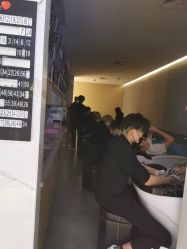 -罗亚帝造型·烫发染发