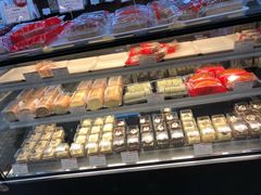 -红宝石·鲜奶小方·海派西点房(南丹店)