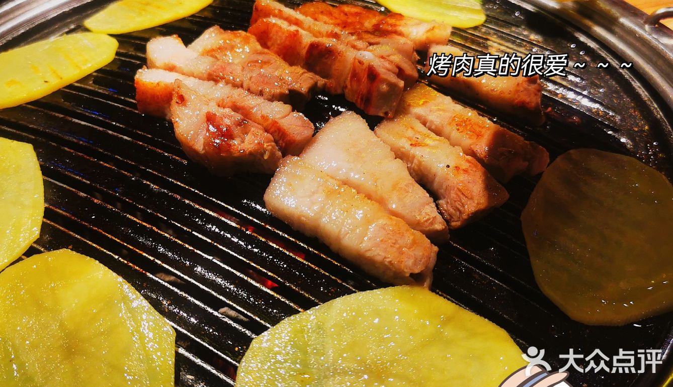 冬天三件套：烤肉奶茶和姐妹