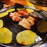 冬天三件套：烤肉奶茶和姐妹