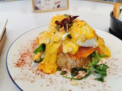 烟熏三文鱼水波蛋配全麦面包-WOKKA by艮上(中海环宇荟店)