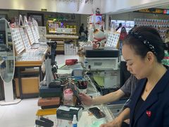 -美式眼镜·授权蔡司.依视路.尼康.豪雅.明月(人民广场店)