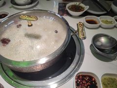 -洪氏嗨捞·广东猪肚鸡·椰子鸡火锅(西咸万象城店)