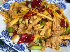 腊肉炒笋尖-苗湘食府(十年店)
