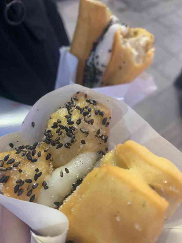 记亦抄纸巷·油条包麻糍(步行街店)-"99位置:步行街梦之城对面