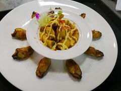 沙拉鳕鱼拼金蚝-龍雨堂粤菜食府(福兴大厦店)