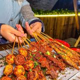 一家藏匿在十八梯对面石灰市得鲜烧烤店