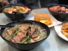 豬潤牛肉皮蛋芫茜米粉-华嫂冰室(尖沙咀店)