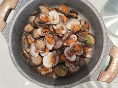 -鞍山大白鲨美食酒店